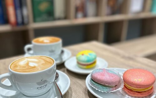 Хюґе Book Cafe