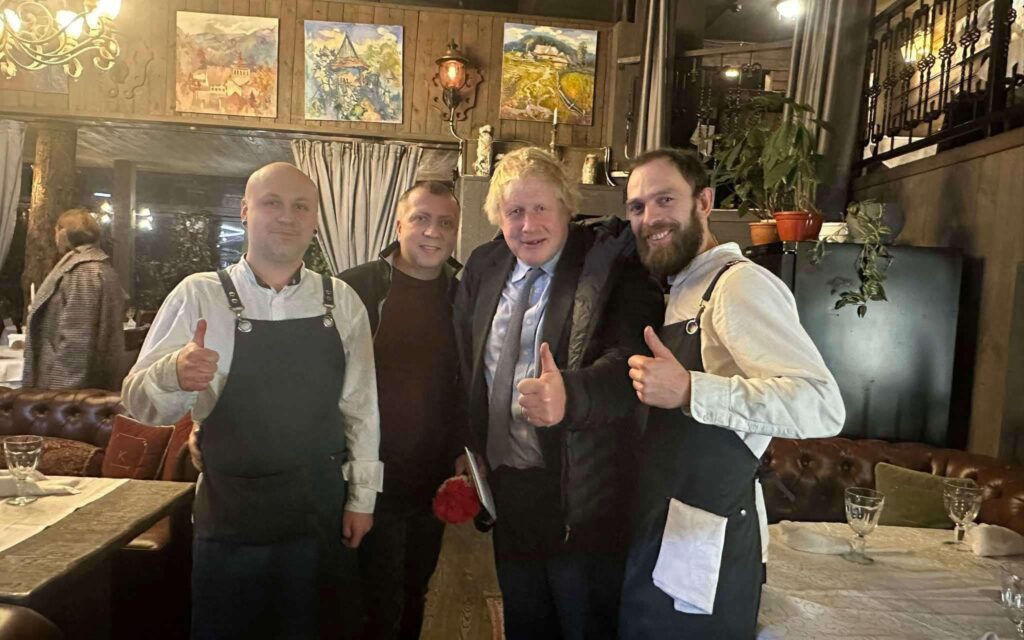 Борис Джонсон відвідав ресторан-салон "Канапа" у Києві