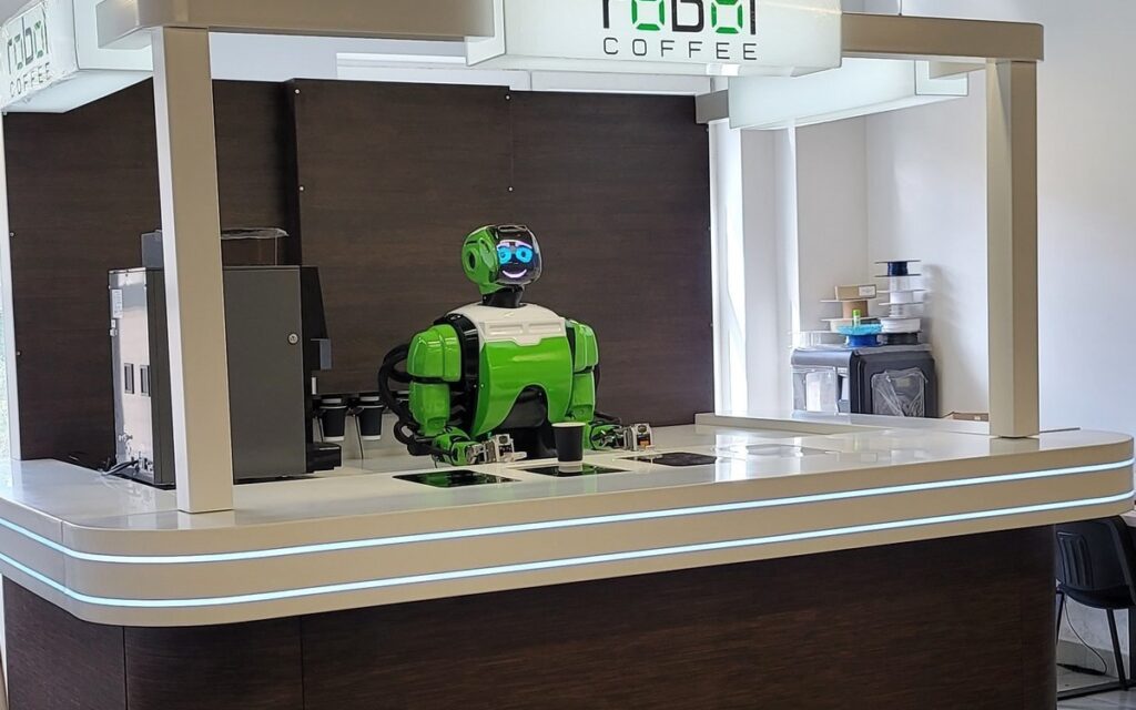 Робот за стійкою: як український стартап RoboL змінює індустрію гостинності