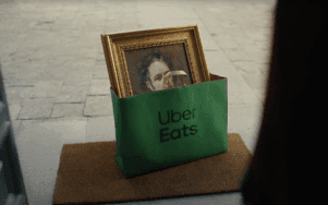 Антоніо Бандерас отримує картину Гойї з доставкою від Uber Eats