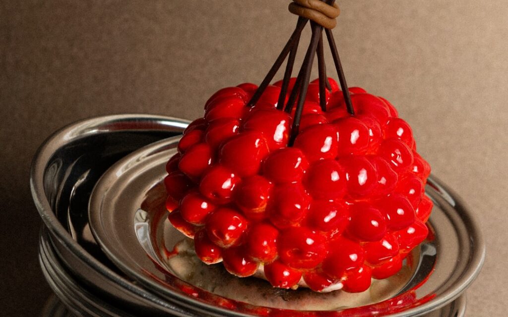 Нові десерти від кафе-кондитерської HONEY - символи бачення краси