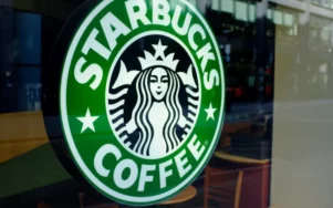 Starbucks закриває сотні кав’ярень у США та переглядає стратегію розвитку