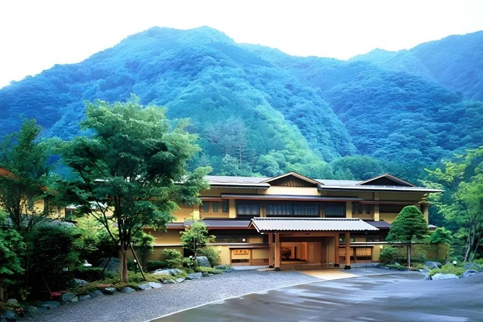 Найдавніший у світі готель продовжує роботу в горах Яманасі