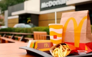 За участі Говарда Баффета обговорюють повернення McDonald’s до Харкова
